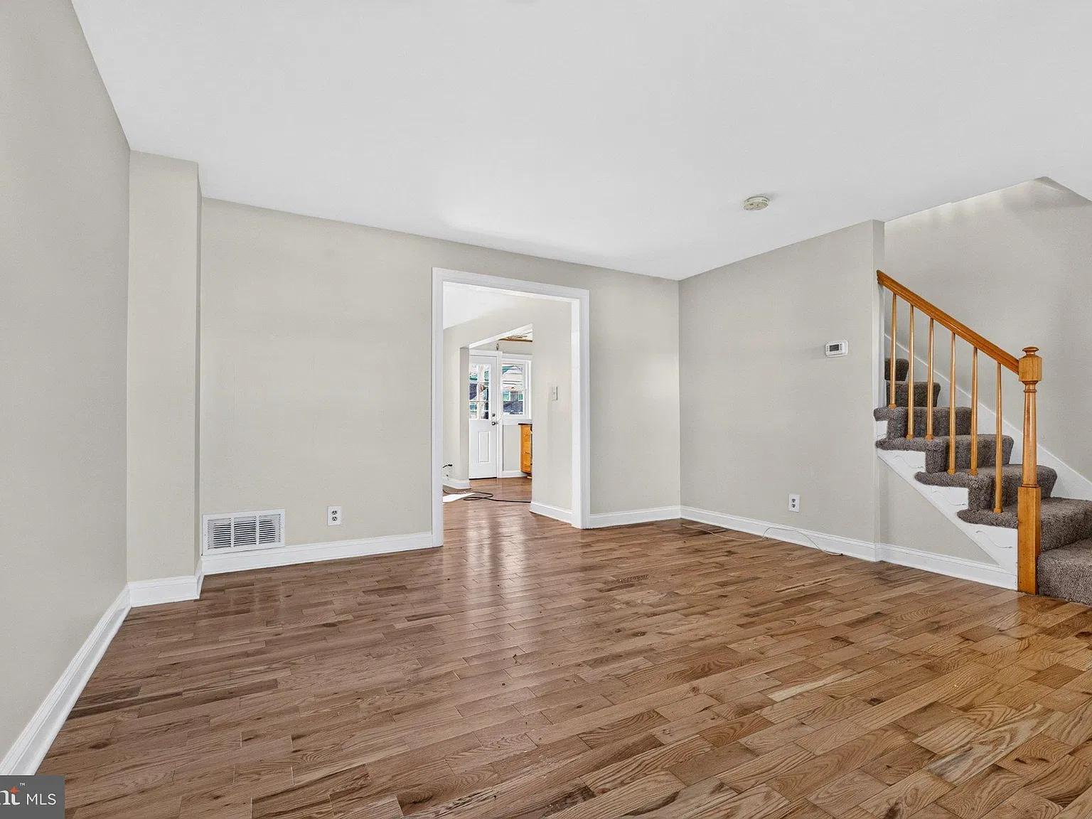 3 bed, 1.5 bath, 1320 sqft, $1,850 — Photo 4