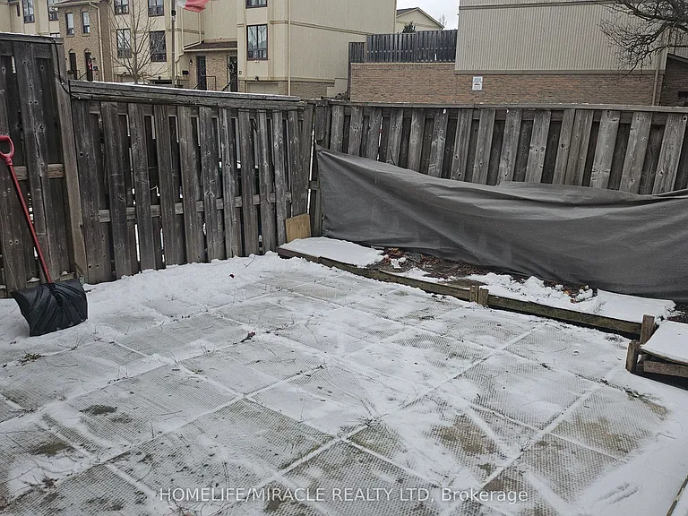 24 Guildford Cres #24 — Photo 14
