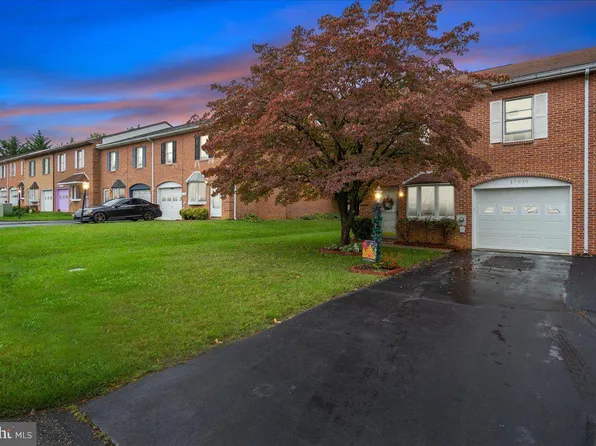17930 Golf View Dr, Hagerstown, MD 21740