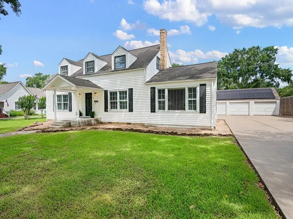 1008 Heights Ave, El Campo, TX 77437