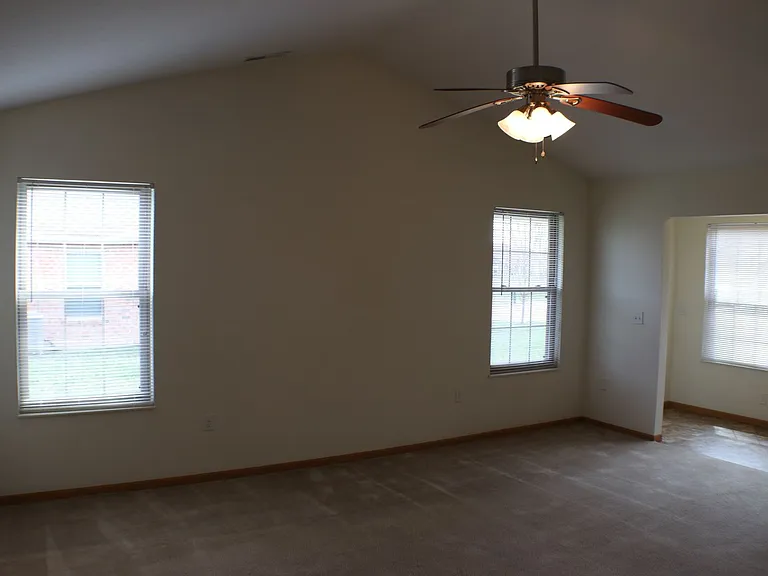 2240 Morning Glory Cir — Photo 24