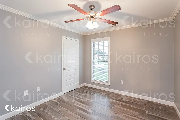 977 Garrett Ln — Photo 10