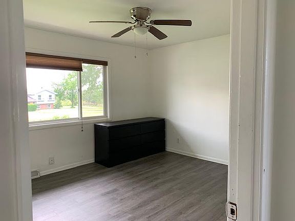2nd image of 1932 Gear Ave #2