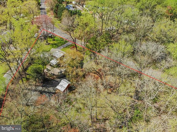 2nd image of 703 Parker Rd