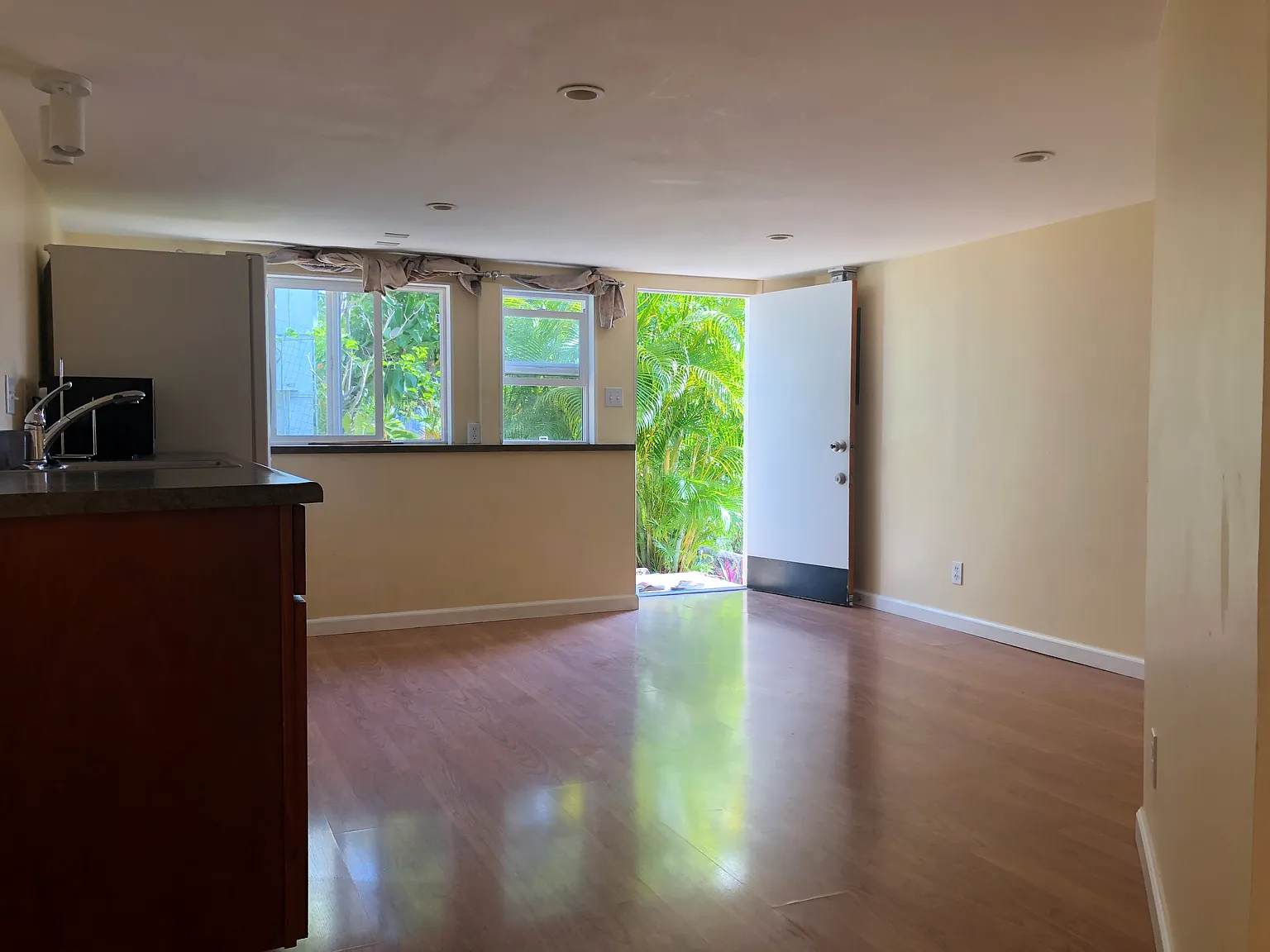 2 bed, 700 sqft, $2,400 — Photo 4