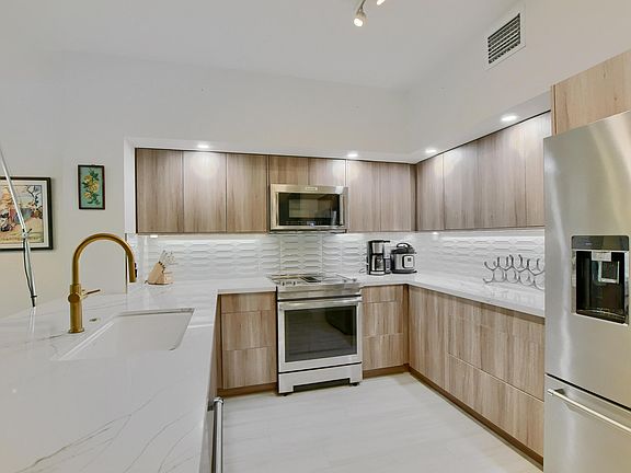 2nd image of 250 NE 3rd Ave #1406
