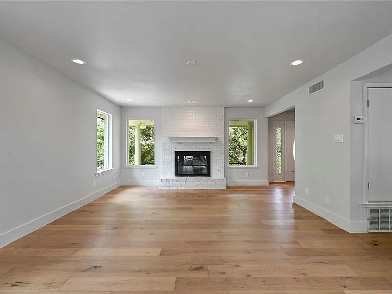 1305 Kenwood Ave — Photo 6