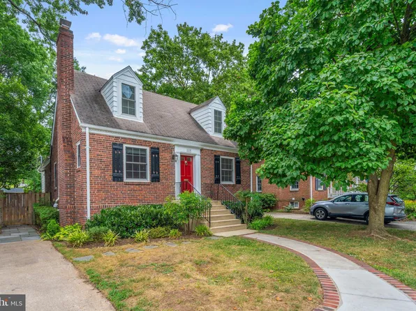 219 N Oakland St, Arlington, VA 22203