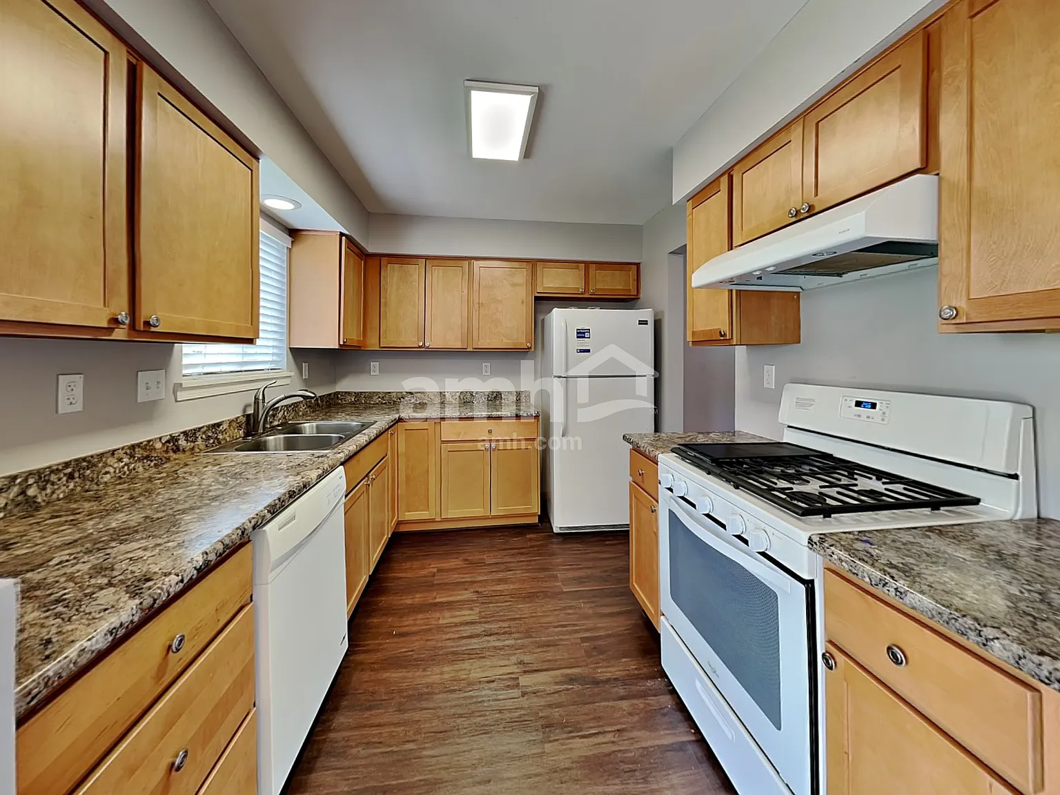 3 bed, 2.5 bath, 1516 sqft, $2,670 — Photo 3