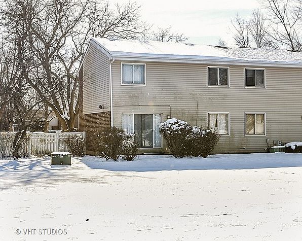 2nd image of 816 Pin Oak Ln