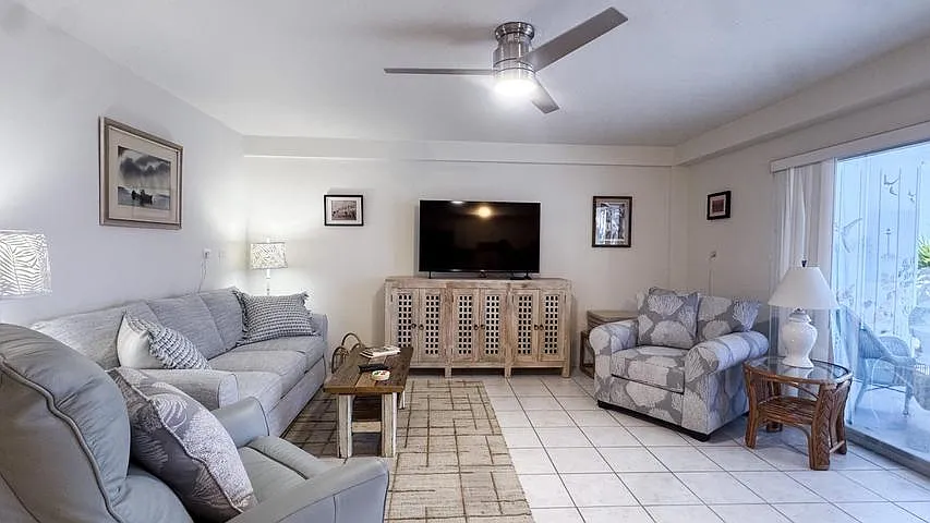 223 El Capitan Dr — Photo 2