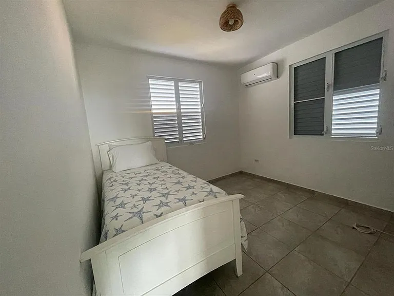 10 Corchado — Photo 4