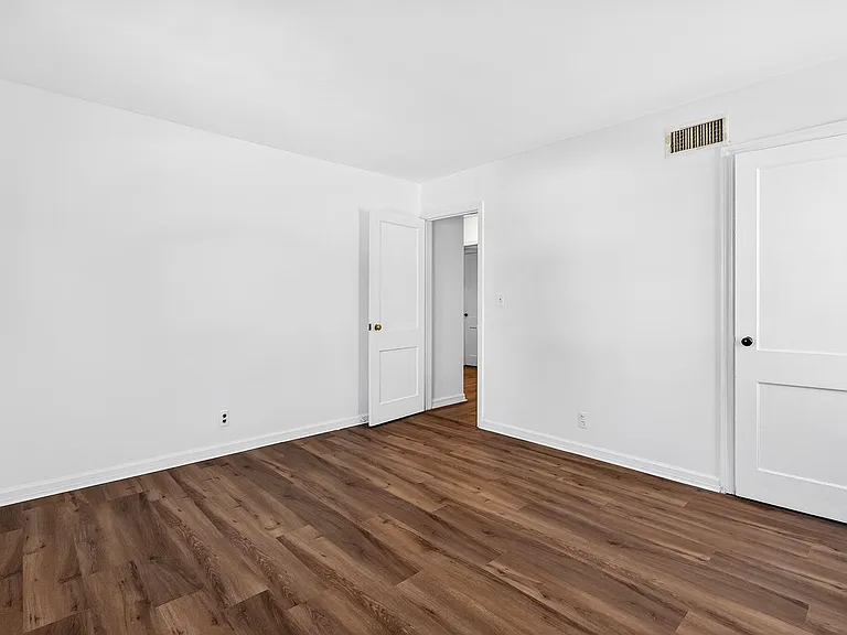 290-92 Louis St #1 — Photo 11