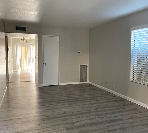 5th image of 539 E Ridgecrest Blvd