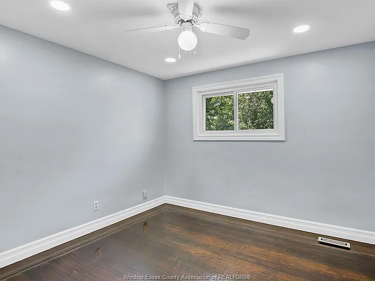 3964 Whitney Ave — Photo 21