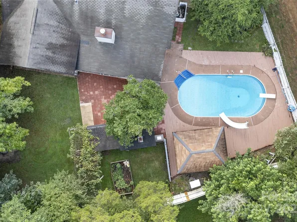 6545 Woodthrush Dr, Charlotte, NC 28227