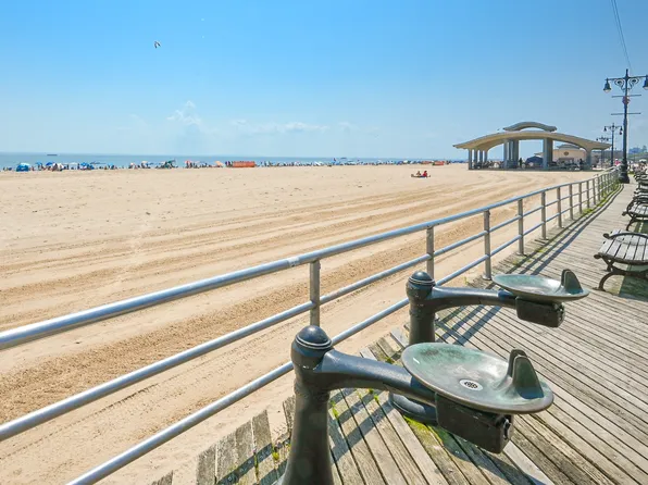 65 Oceana Drive East image 39 of 44