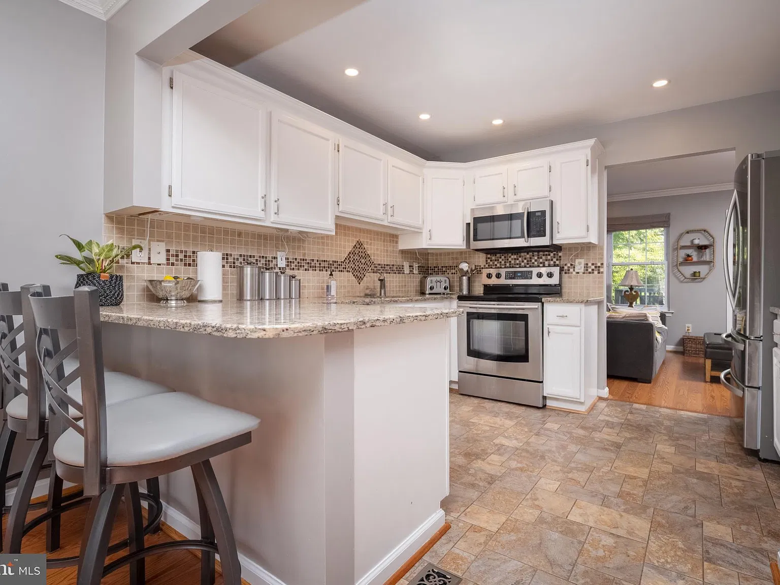 3 bed, 2.5 bath, 1779 sqft, $2,400 — Photo 3