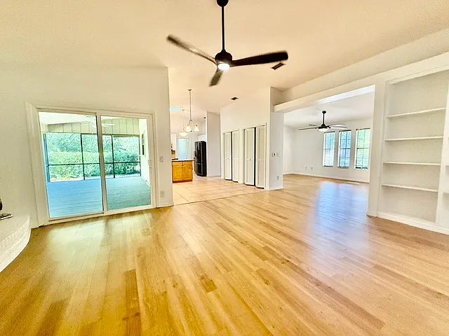 860 N Kansas Ave — Photo 10
