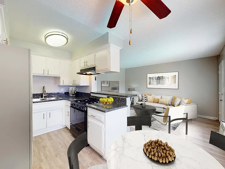 Country Club Apartments — Photo 11