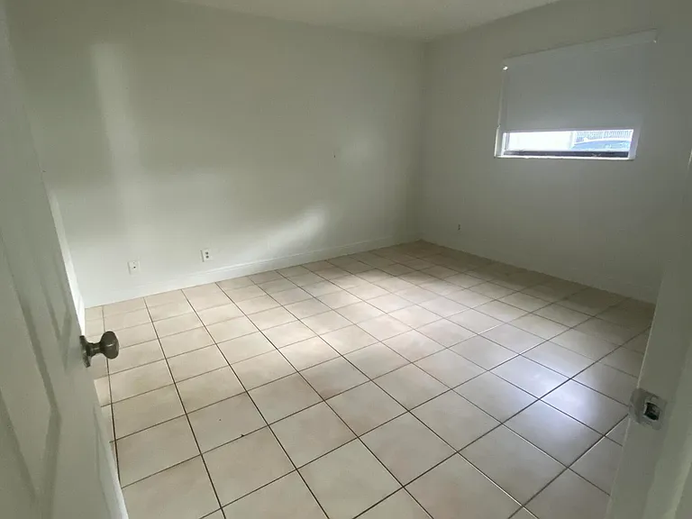 8185 NW 7th St #103 — Photo 10