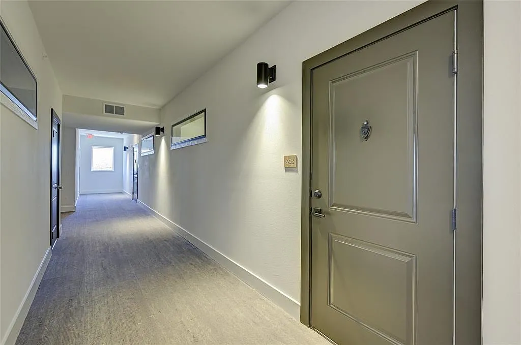 Building Photo - 100 W Mockingbird Ln #403