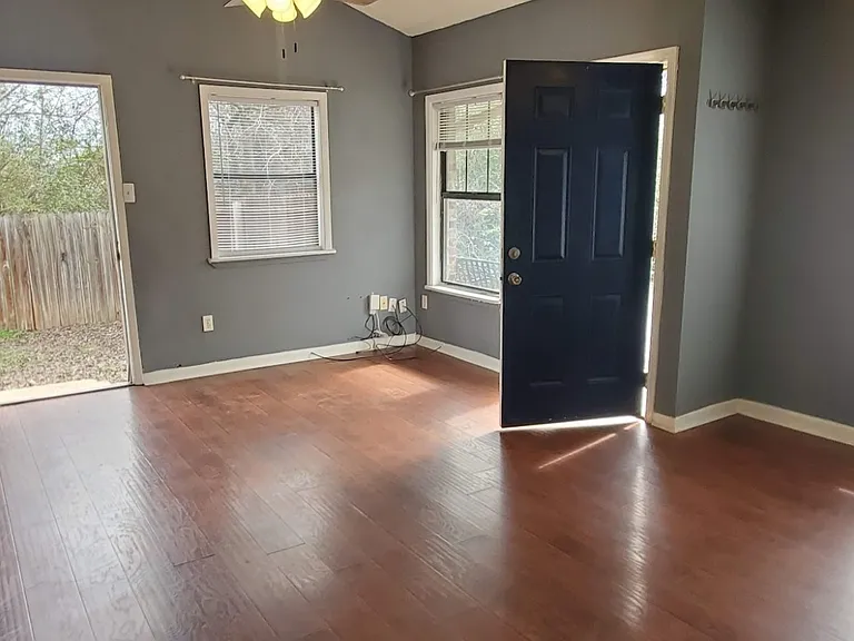 909 W Laurel St #A — Photo 6