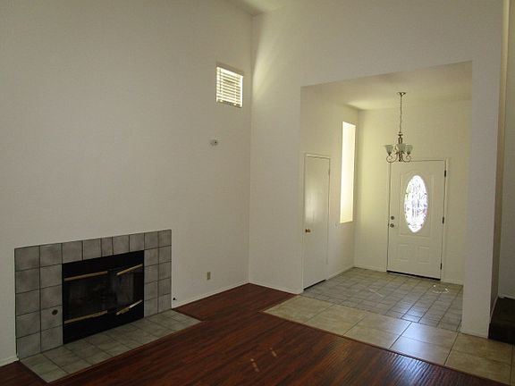 2nd image of 37220 Oak Hill St