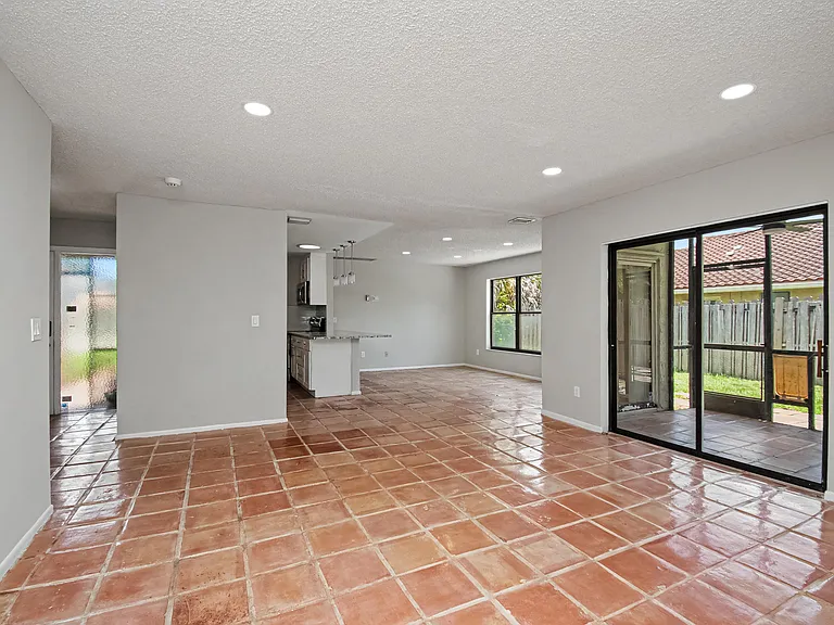 7407 Silver Woods Ct — Photo 6