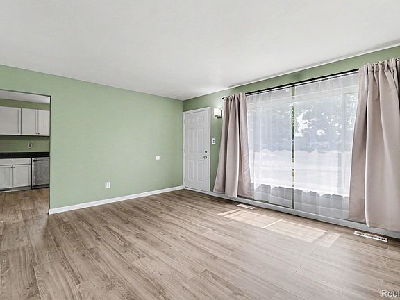 5th image of 31282 Fernwood St