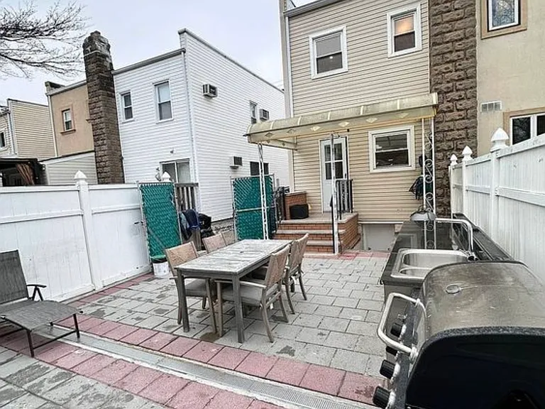 2034 E 71st St — Photo 8