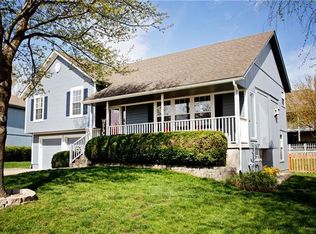 1817 NW Elmwood Dr, Grain Valley, MO 64029