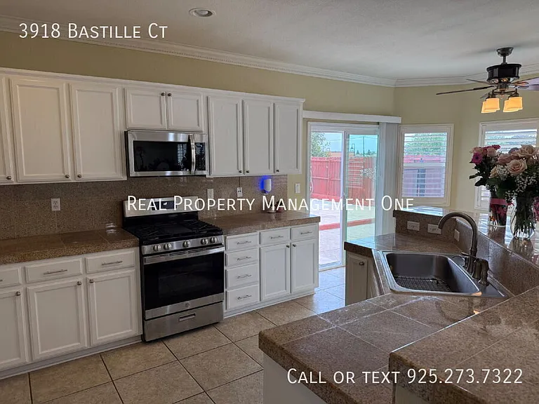 3918 Bastille Ct — Photo 14