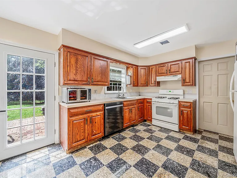 2 Berkeley Pl — Photo 10