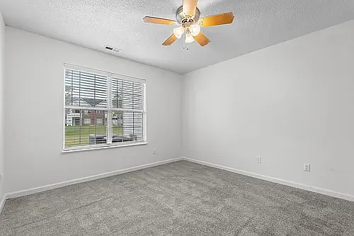 Skyside Landing Apartments — Photo 36