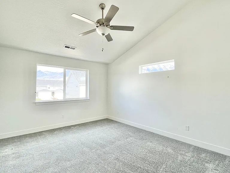 899 E Pacific Dr — Photo 17