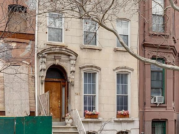 3rd image of 141 Lefferts Place