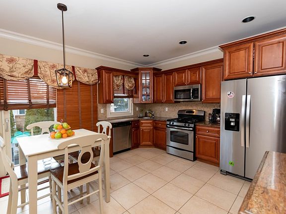 5th image of 79 Perona Ln