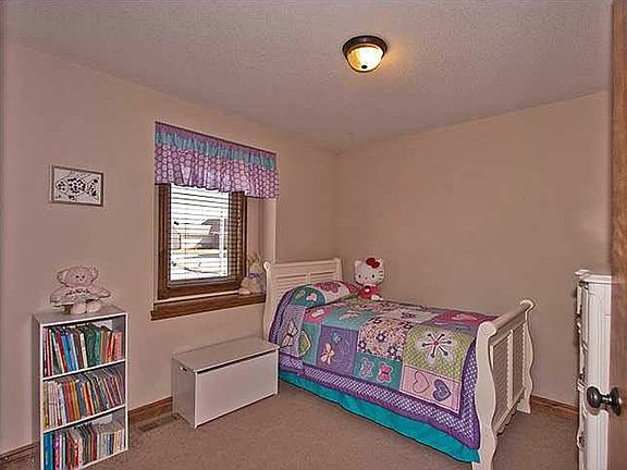 4th image of 600 N Woodstone Dr