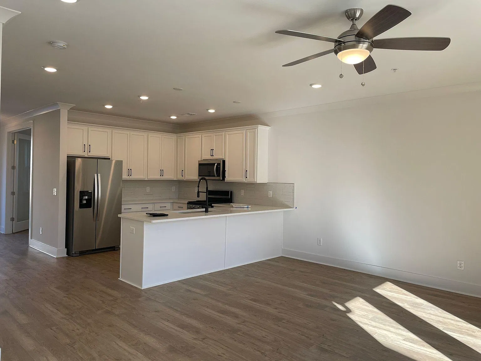3 bed, 2.5 bath, 1551 sqft, $2,299 — Photo 4