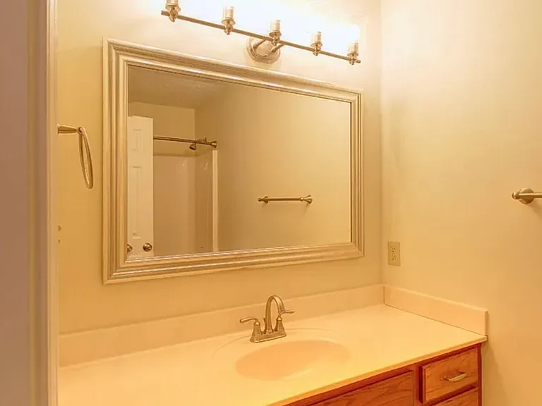 3335 E Covenanter Dr — Photo 9