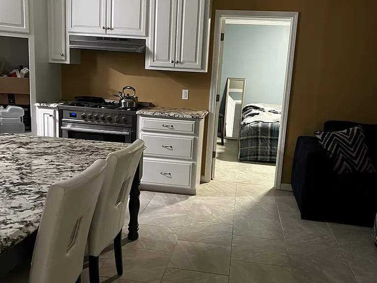 1810 Lexington St — Photo 3