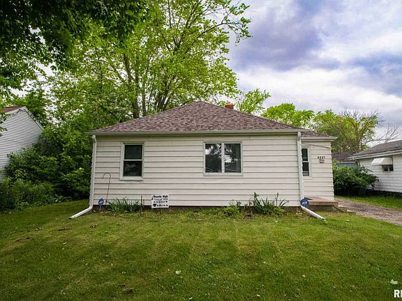 2nd image of 2227 W Richwoods Blvd