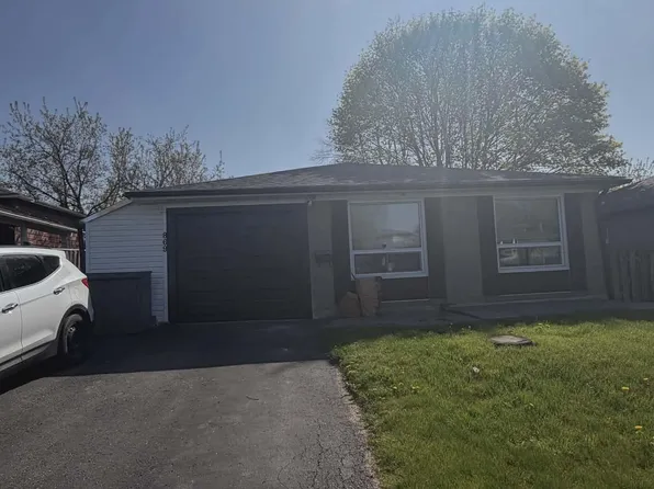 869 Grenoble Blvd, Pickering, ON L1W 1T7