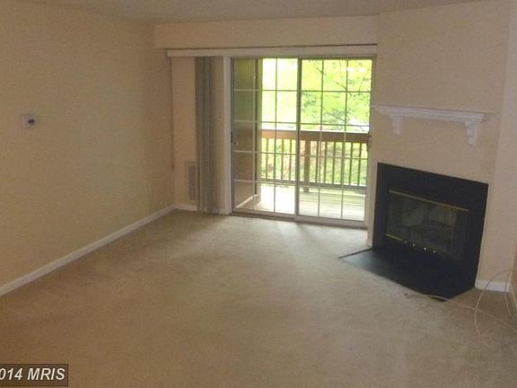 3rd image of 6918 Victoria Dr Unit F