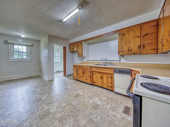 3rd image of 2315 Harris Rd