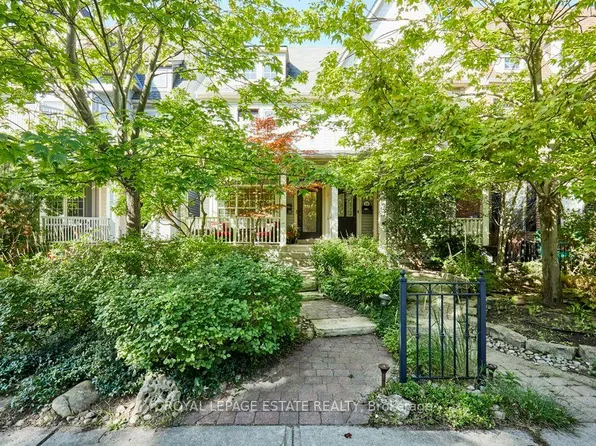 32 Joseph Duggan Rd, Toronto, ON M4L 3Y2