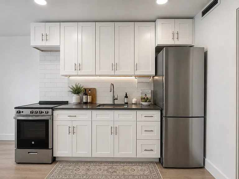 148 10th Ave #4C — Photo 2