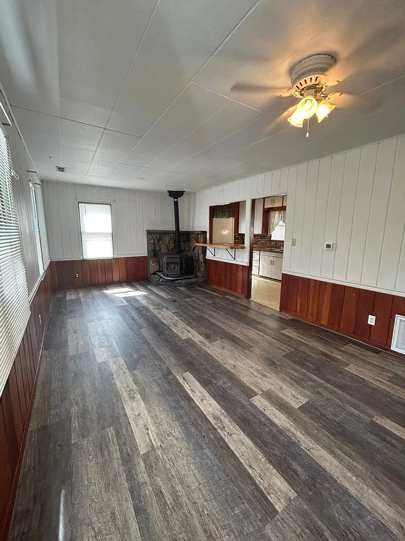 2 Bedroom 1 Bath House with Fenced Yard, Storage Shed, Off Street Parking — Photo 2