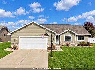 833 S Melcorn Cir, De Pere, WI 54115